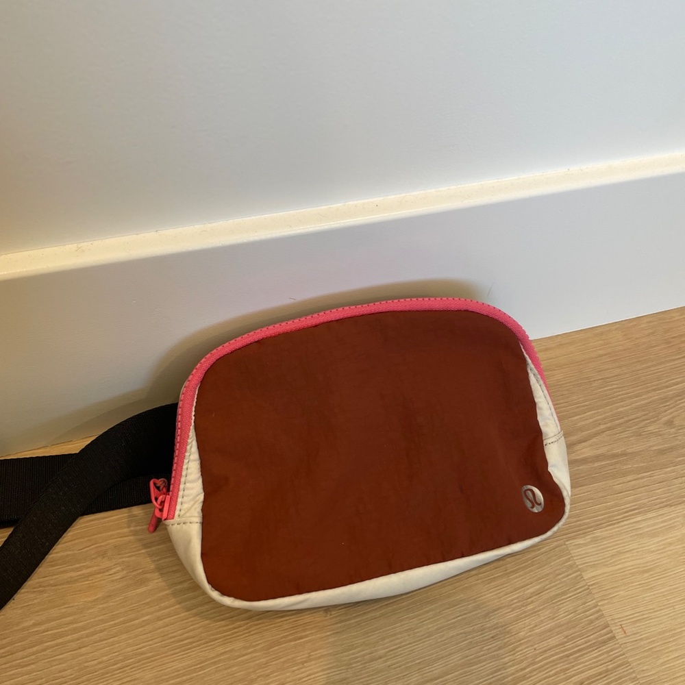 Lululemon Everywhere Belt Bag